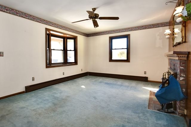 23 Oliveira Ave, Acushnet, MA 02743