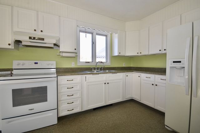 23 Oliveira Ave, Acushnet, MA 02743