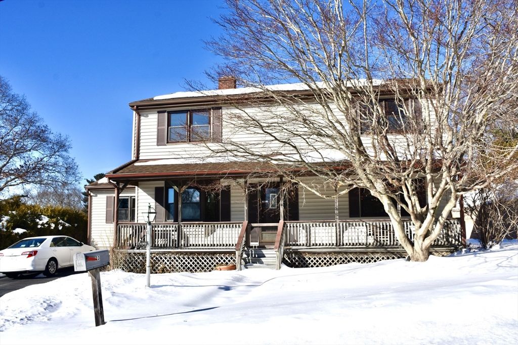 23 Oliveira Ave, Acushnet, MA 02743