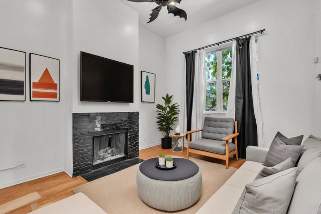 3811 W School Street C, Chicago, IL 60618