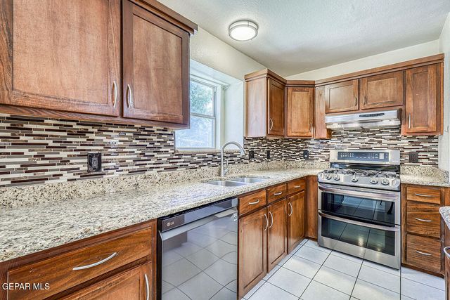 504 SAND BAR Court, El Paso, TX 79922