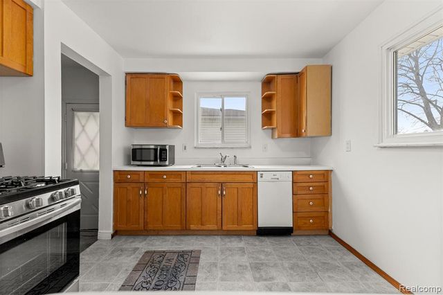 3941 Huron Street, Dearborn Heights, MI 48125