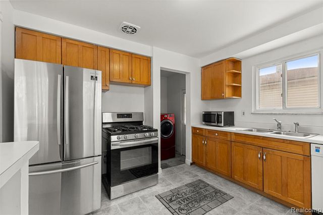 3941 Huron Street, Dearborn Heights, MI 48125