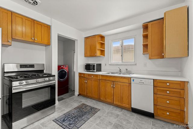 3941 Huron Street, Dearborn Heights, MI 48125