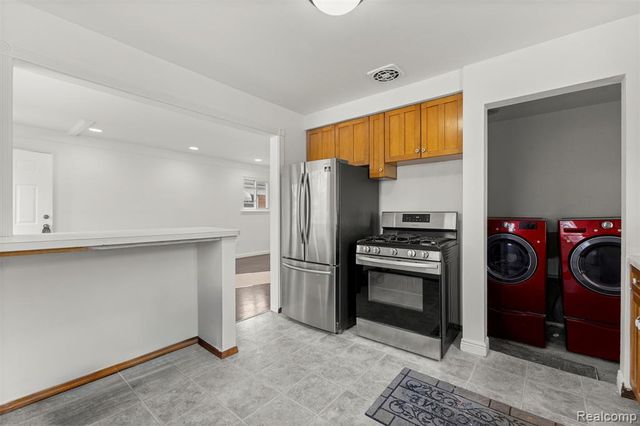 3941 Huron Street, Dearborn Heights, MI 48125