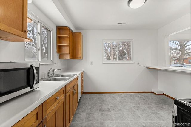 3941 Huron Street, Dearborn Heights, MI 48125