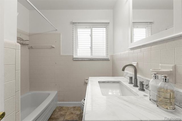 3941 Huron Street, Dearborn Heights, MI 48125