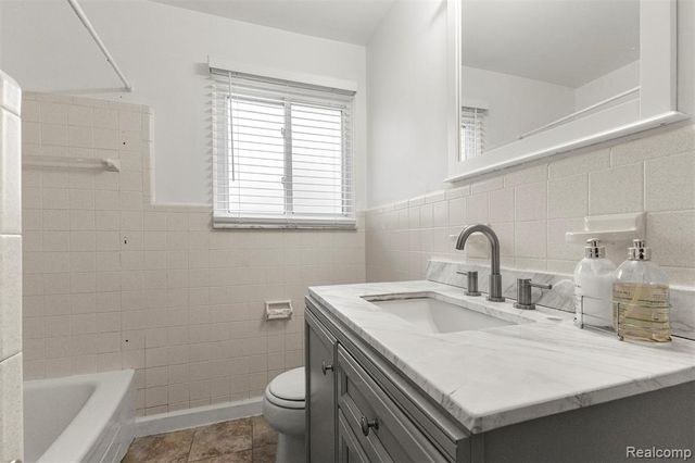 3941 Huron Street, Dearborn Heights, MI 48125