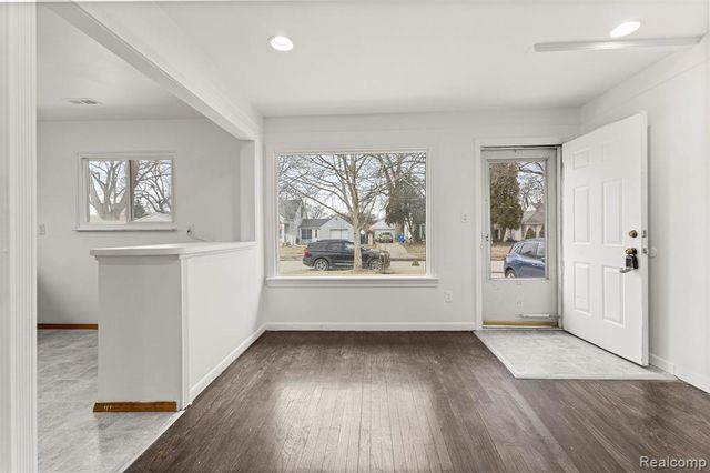 3941 Huron Street, Dearborn Heights, MI 48125