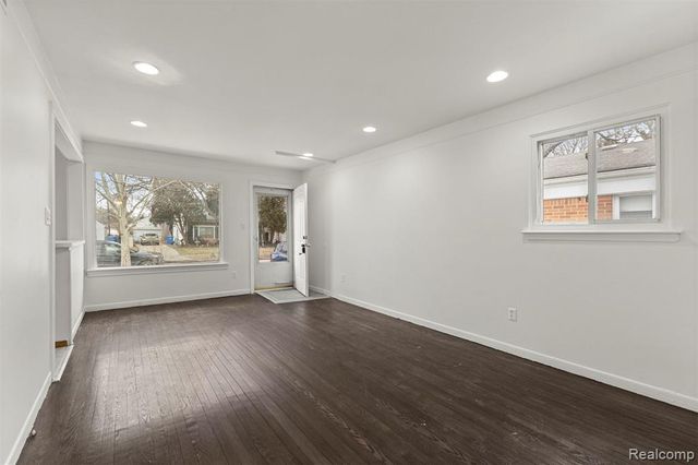 3941 Huron Street, Dearborn Heights, MI 48125