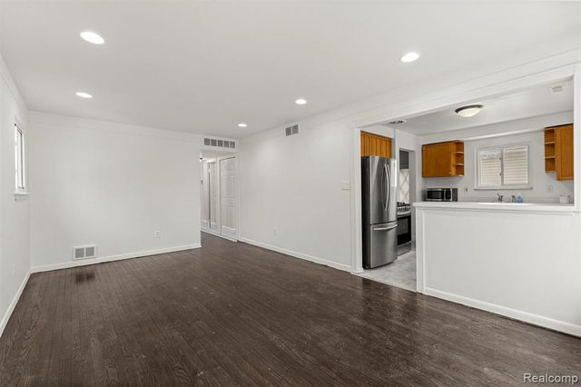 3941 Huron Street, Dearborn Heights, MI 48125