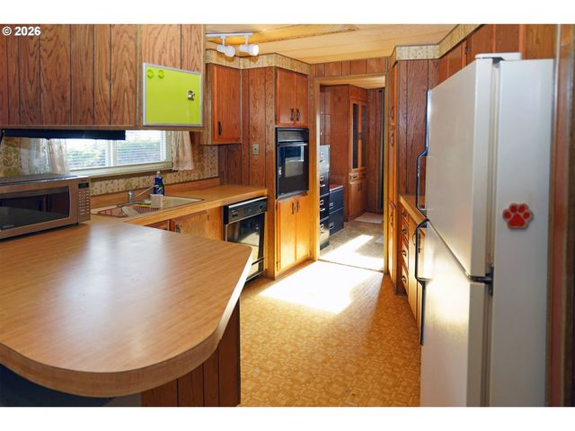 17563 Sw HANCOCK Way, Beaverton, OR 97006