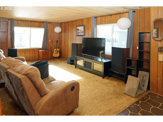 17563 Sw HANCOCK Way, Beaverton, OR 97006