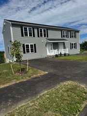 10 Snowberry Circle, Worcester, MA 01607
