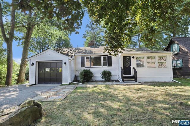 32 Heighwood Trail, Sparta, NJ 07871