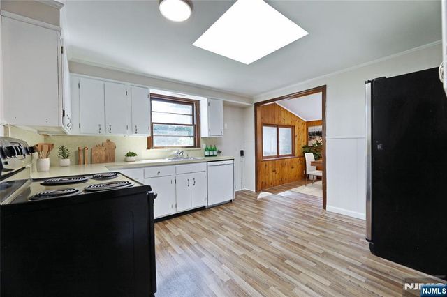 32 Heighwood Trail, Sparta, NJ 07871