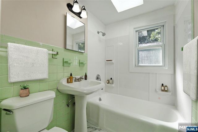 32 Heighwood Trail, Sparta, NJ 07871