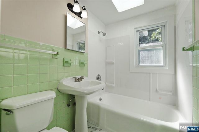 32 Heighwood Trail, Sparta, NJ 07871