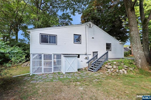 32 Heighwood Trail, Sparta, NJ 07871