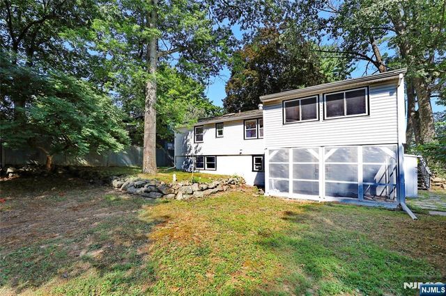 32 Heighwood Trail, Sparta, NJ 07871