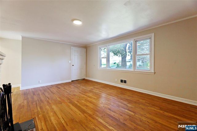 32 Heighwood Trail, Sparta, NJ 07871