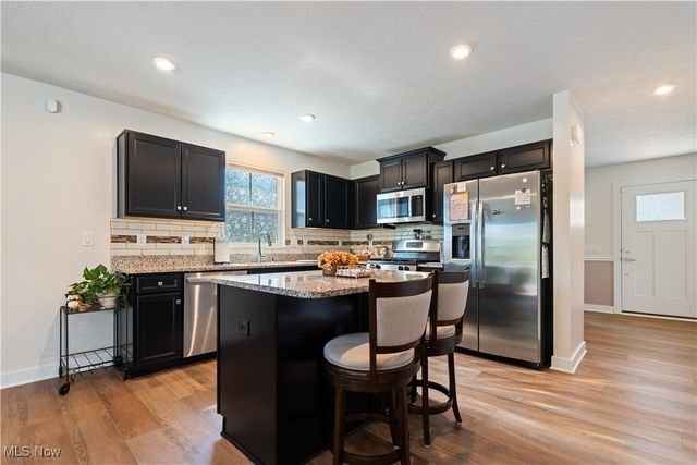 1011 Sunrise Way, Akron, OH 44312