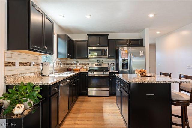 1011 Sunrise Way, Akron, OH 44312