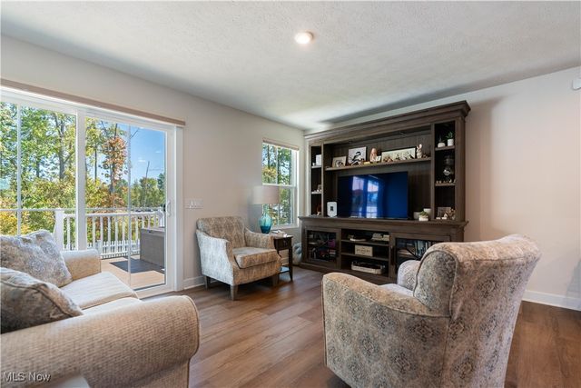 1011 Sunrise Way, Akron, OH 44312