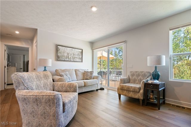 1011 Sunrise Way, Akron, OH 44312