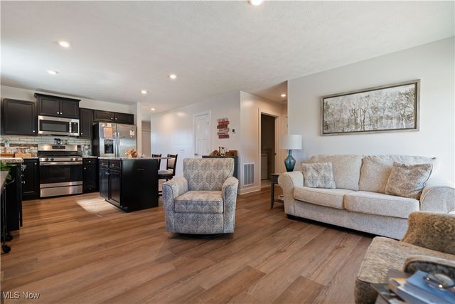 1011 Sunrise Way, Akron, OH 44312