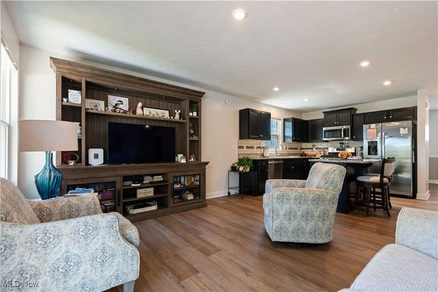 1011 Sunrise Way, Akron, OH 44312