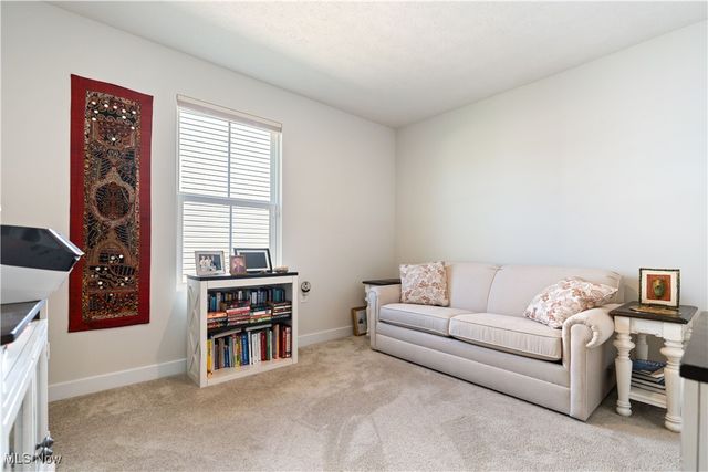 1011 Sunrise Way, Akron, OH 44312