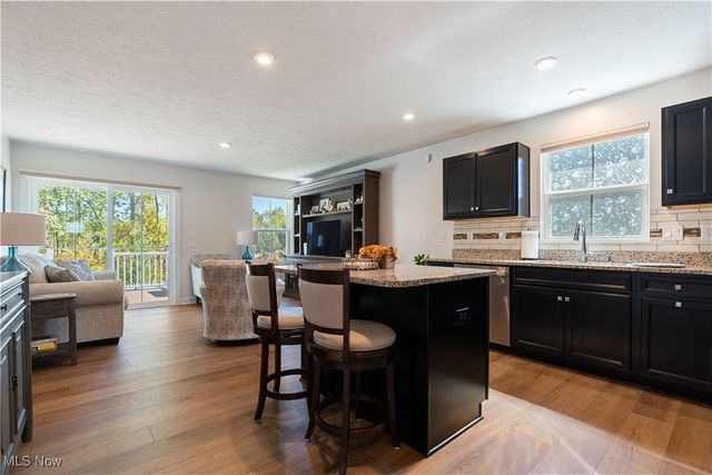 1011 Sunrise Way, Akron, OH 44312