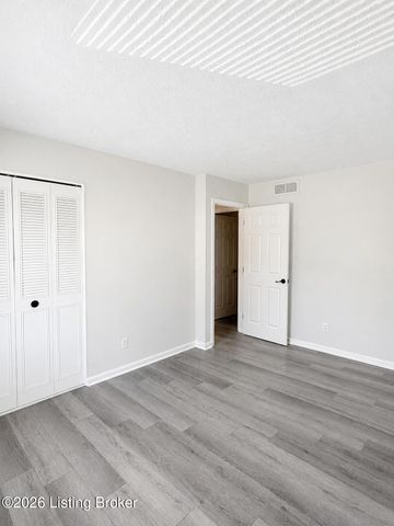 5109 Volney Ct, Louisville, KY 40291