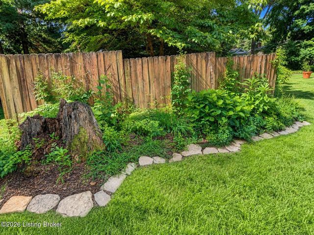 5109 Volney Ct, Louisville, KY 40291