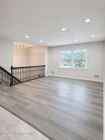 5109 Volney Ct, Louisville, KY 40291