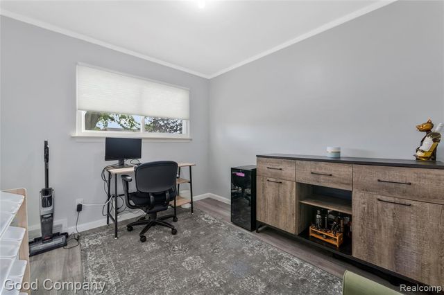 21605 Barton Street, Saint Clair Shores, MI 48081