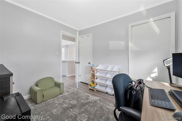 21605 Barton Street, Saint Clair Shores, MI 48081