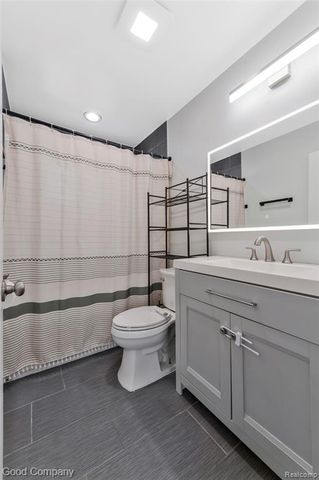 21605 Barton Street, Saint Clair Shores, MI 48081