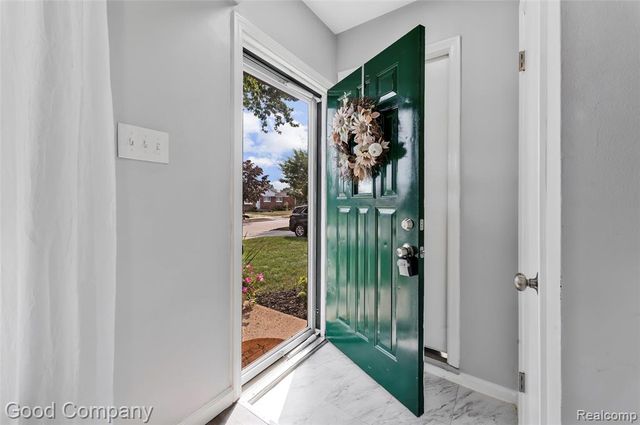 21605 Barton Street, Saint Clair Shores, MI 48081