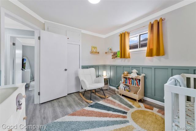 21605 Barton Street, Saint Clair Shores, MI 48081