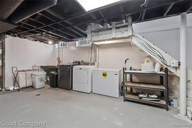 21605 Barton Street, Saint Clair Shores, MI 48081