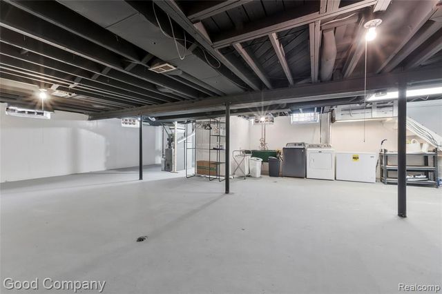 21605 Barton Street, Saint Clair Shores, MI 48081