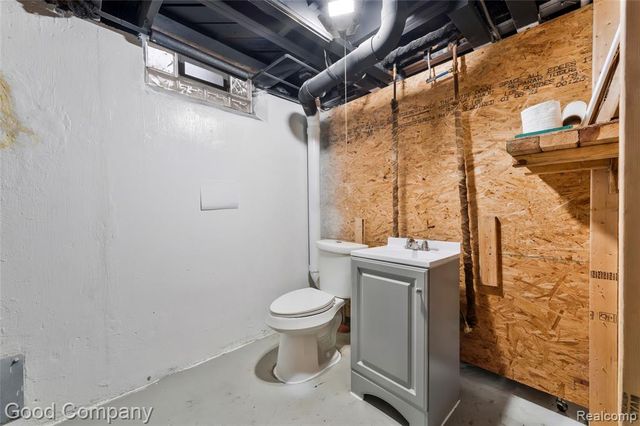 21605 Barton Street, Saint Clair Shores, MI 48081