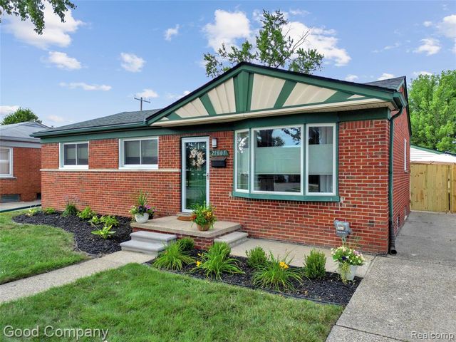 21605 Barton Street, Saint Clair Shores, MI 48081