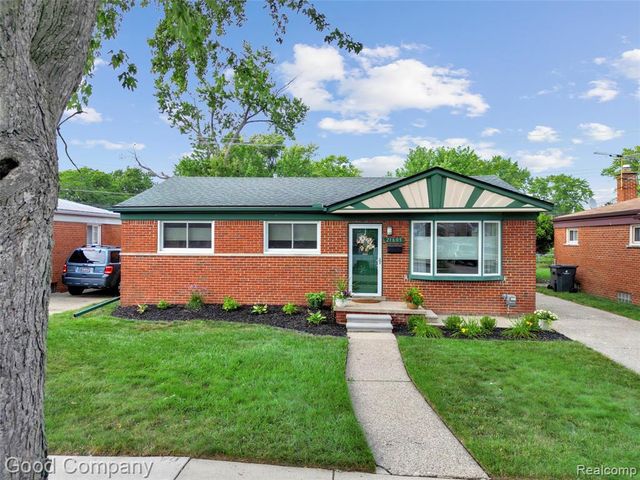 21605 Barton Street, Saint Clair Shores, MI 48081