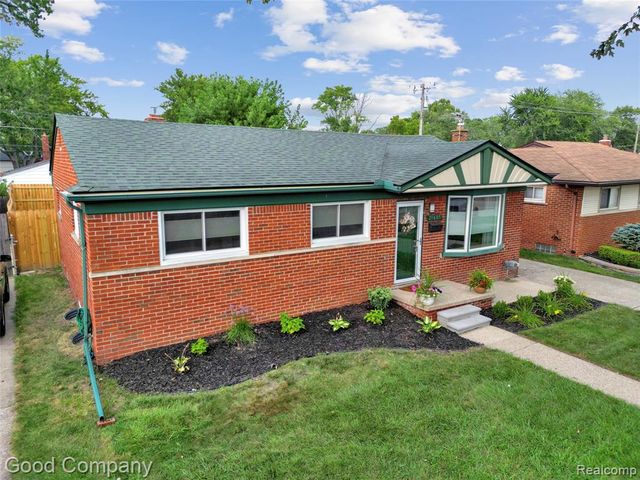 21605 Barton Street, Saint Clair Shores, MI 48081