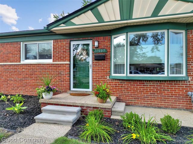 21605 Barton Street, Saint Clair Shores, MI 48081