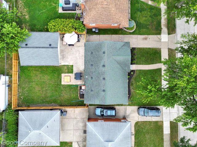 21605 Barton Street, Saint Clair Shores, MI 48081
