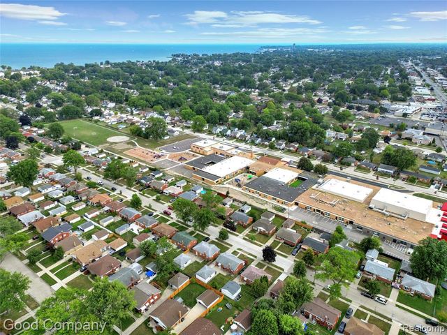 21605 Barton Street, Saint Clair Shores, MI 48081